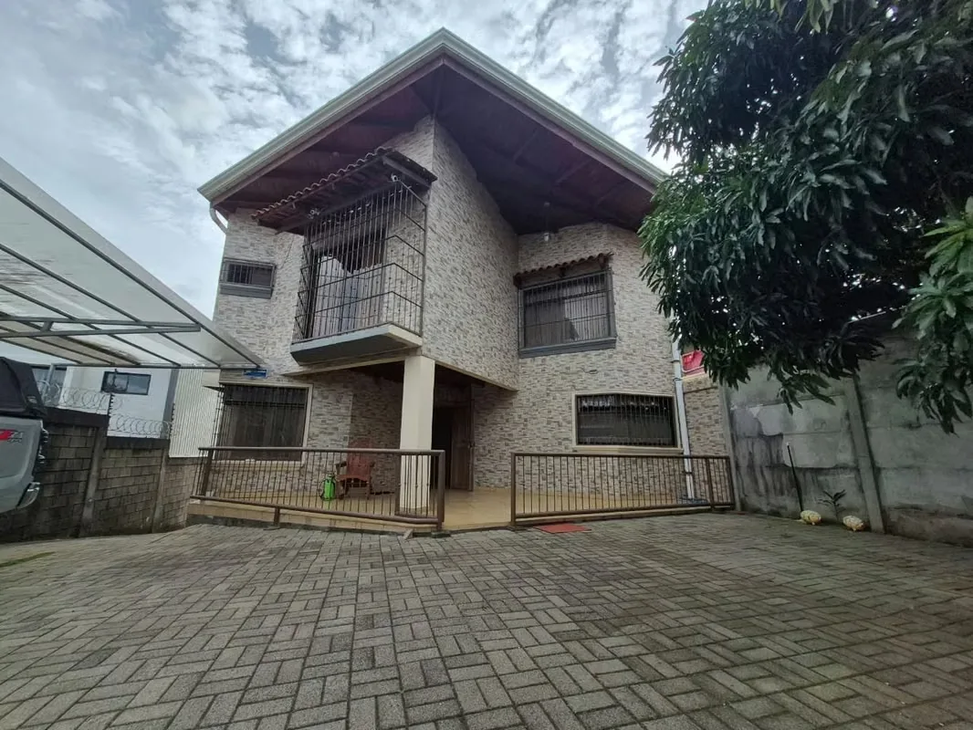 VENDO HERMOSA PROPIEDAD 2 niveles ubicada en San Josecito de San Rafael de Heredia
