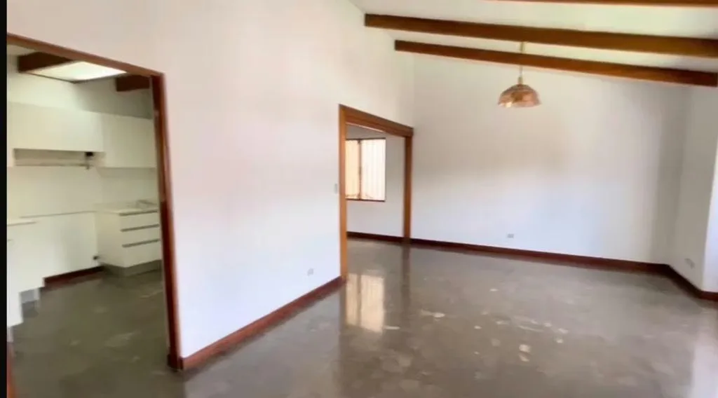 Alquiler de cómodo apartamento con magnífica ubicación en trejos Montealegre.