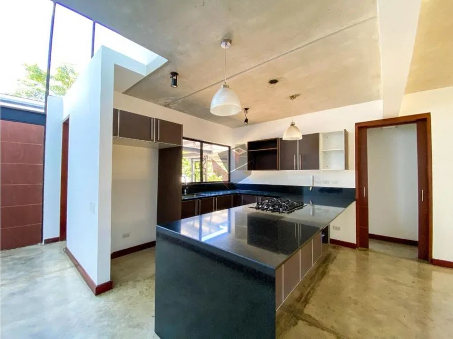 Apartamento de 3 niveles en Piedades (inversion)