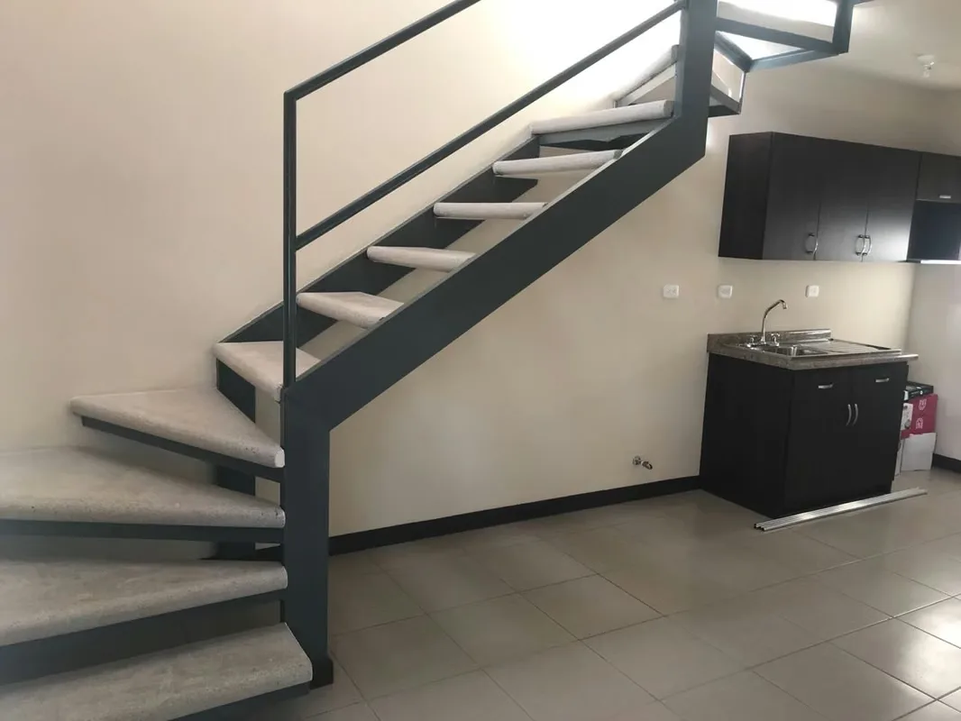 Bonita casa en condominio. Seguridad 24 horas. 2 habitaciones, 1 baño, patio (admite mascotas pequenas), cochera para 2 vehiculos. 2 niveles., photo 14