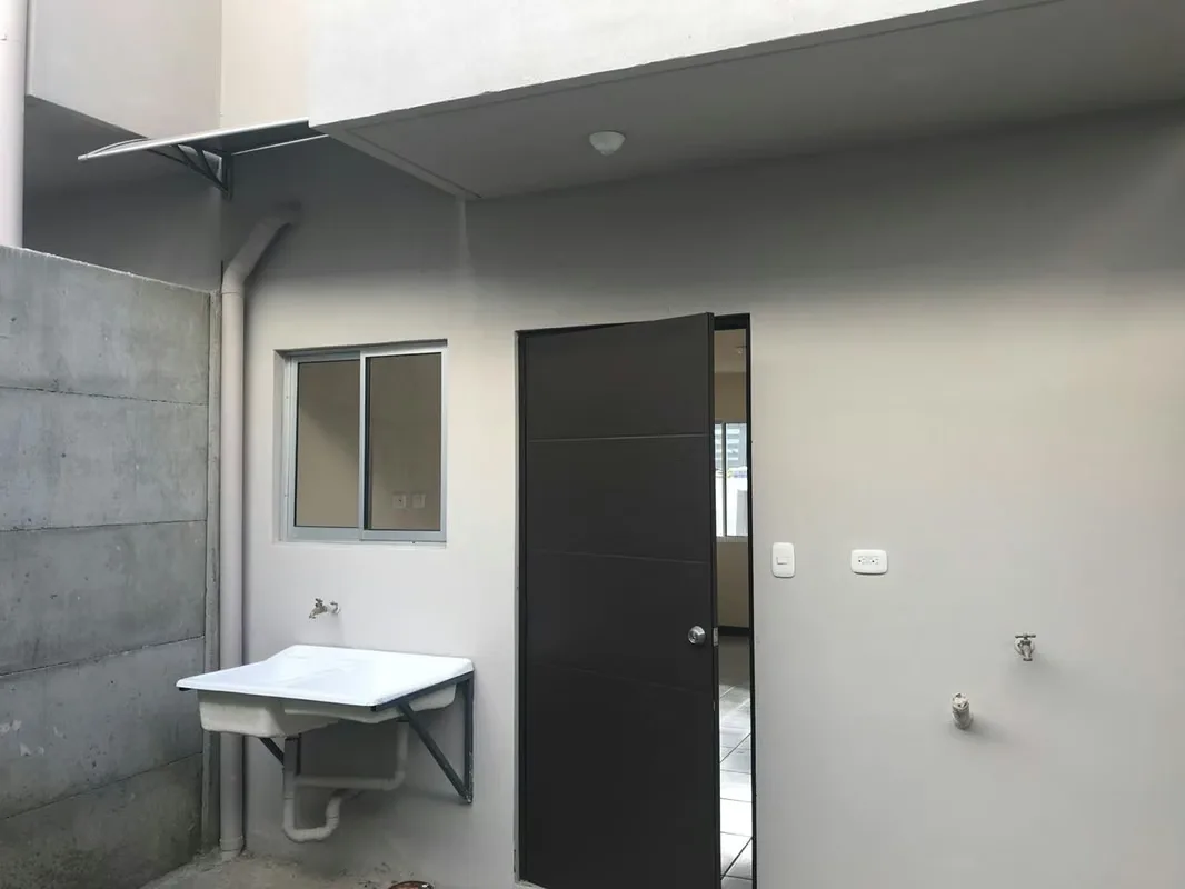 Bonita casa en condominio. Seguridad 24 horas. 2 habitaciones, 1 baño, patio (admite mascotas pequenas), cochera para 2 vehiculos. 2 niveles., photo 15