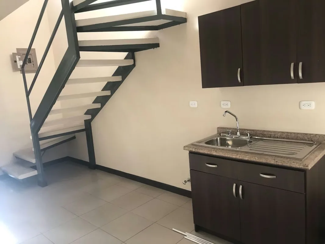 Bonita casa en condominio. Seguridad 24 horas. 2 habitaciones, 1 baño, patio (admite mascotas pequenas), cochera para 2 vehiculos. 2 niveles., photo 8