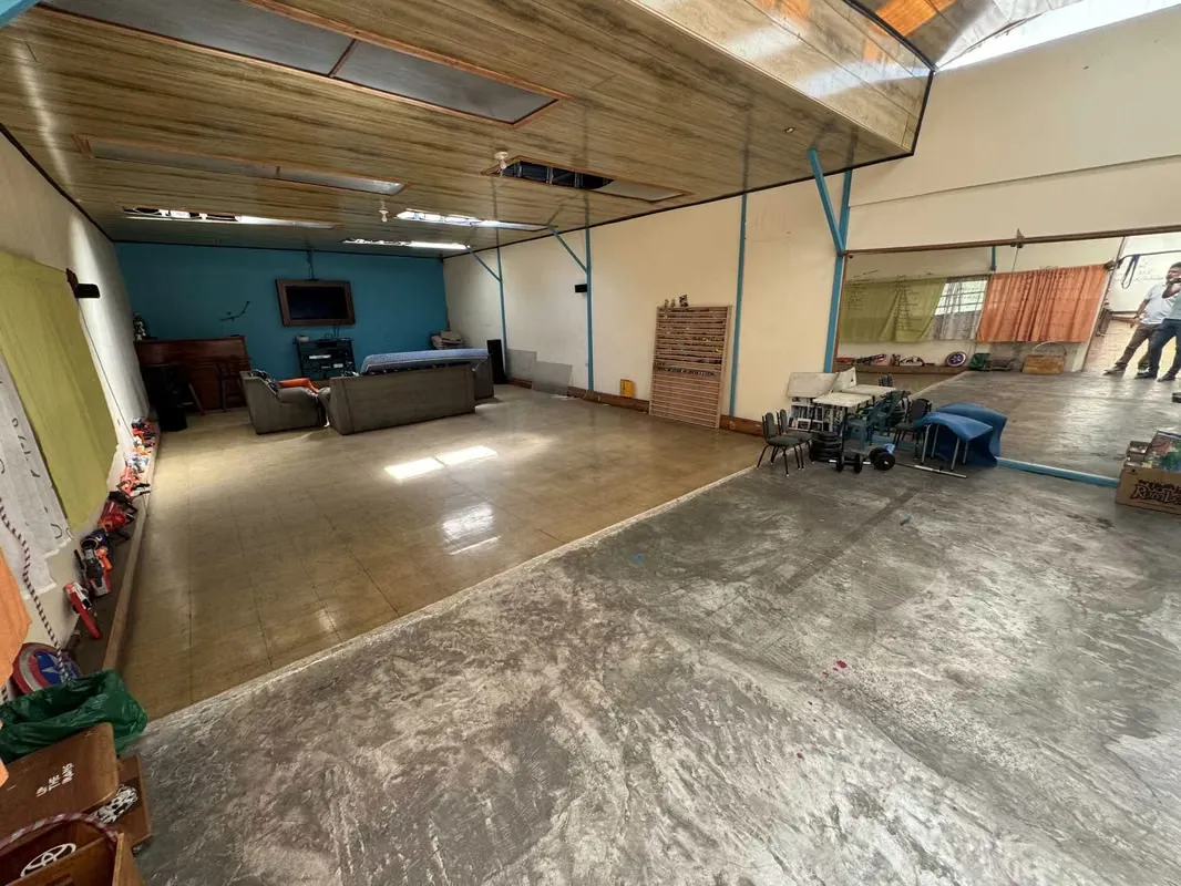 Property sale with a large house in Sabanilla, in front of UCR sports facilities. It is an excellent opportunity to develop apartments, restaurants and investment. It is located in a ..., photo 4