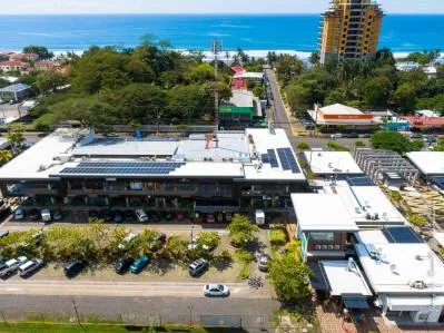 Locales comerciales en el centro comercial Jaco Walk