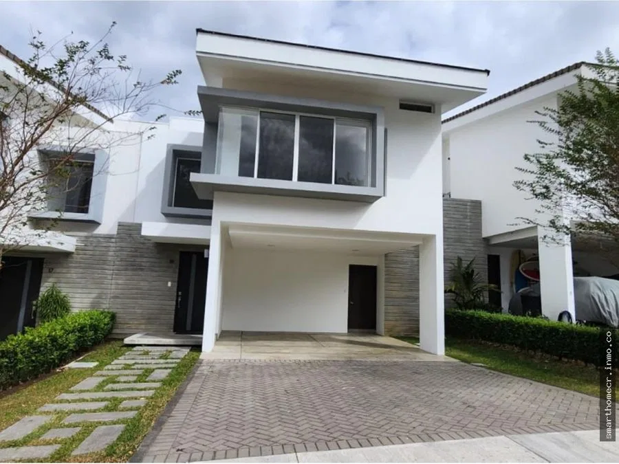 ALQUILER DE CASA EN CONDOMINIO BELLO HORIZONTE*