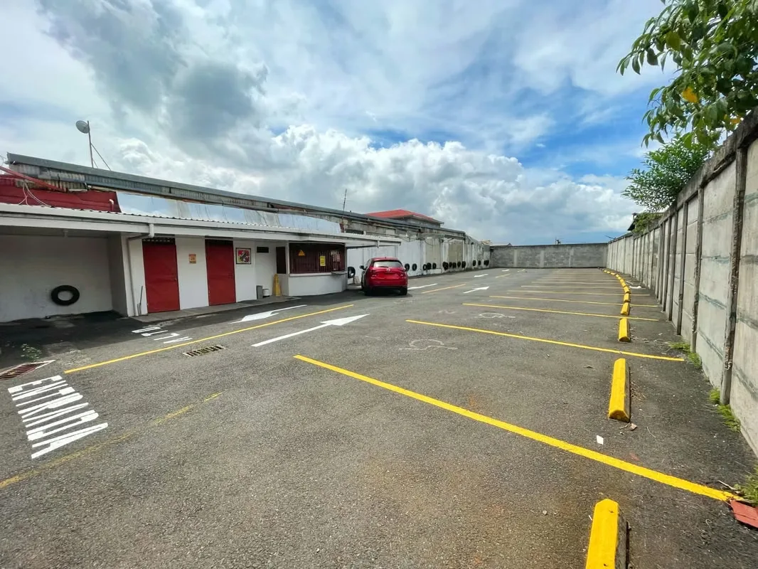 PARKING FOR RENT - 124; AMÓN - 124; GREAT OPPORTUNITY! P397
