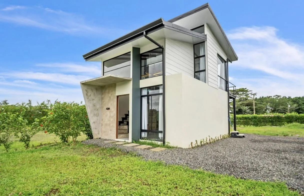Turnkey Modern Home with Private Jacuzzi in La Fortuna - 50% owner financing