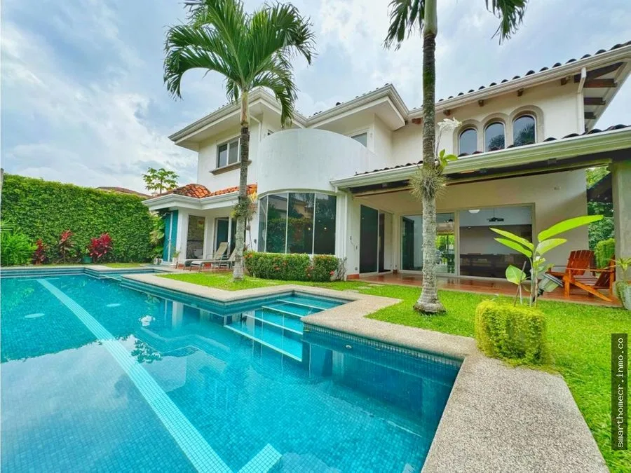 SE ALQUILA / SE VENDE AMPLIA CASA EN SANTA ANA VALLE DEL SOL