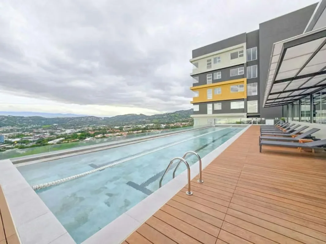 Hermoso y moderno apartamento para estrenar, ubicado en 1er nivel y con jardín privado, en un exclusivo condominio en Río Oro de Santa Ana.