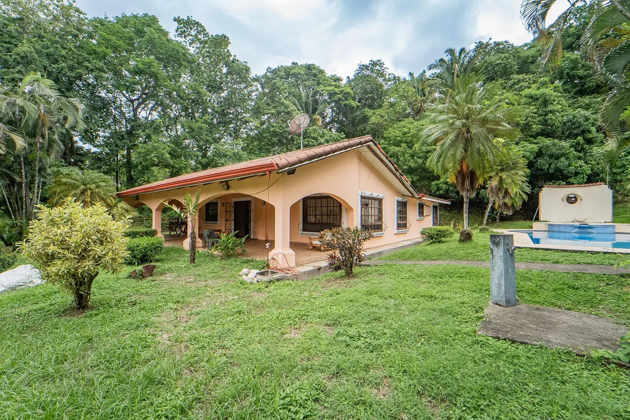 Casa Provincial - Hacienda-Style Home Near Playa Carrillo