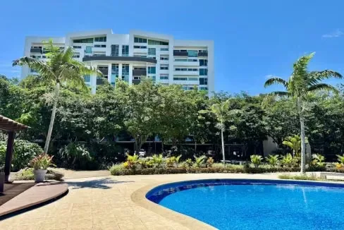 2 bedrooms (master with walk-in closet and en-suite bathroom with ...