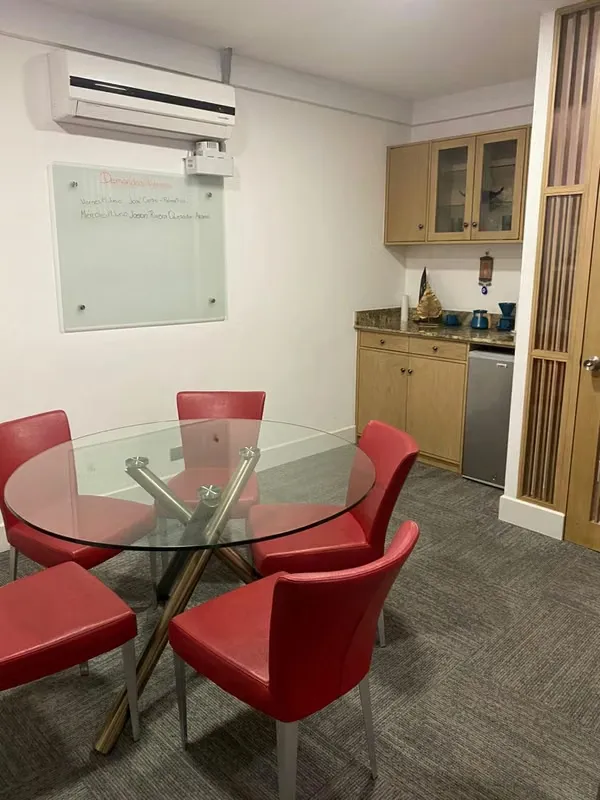 Venta de una amplia propiedad ubicada en los Yoses San José, ideal para oficinas de profesionales independientes, clinica de especialidades médicas, agencia de publicidad, entre otras ..., photo 3