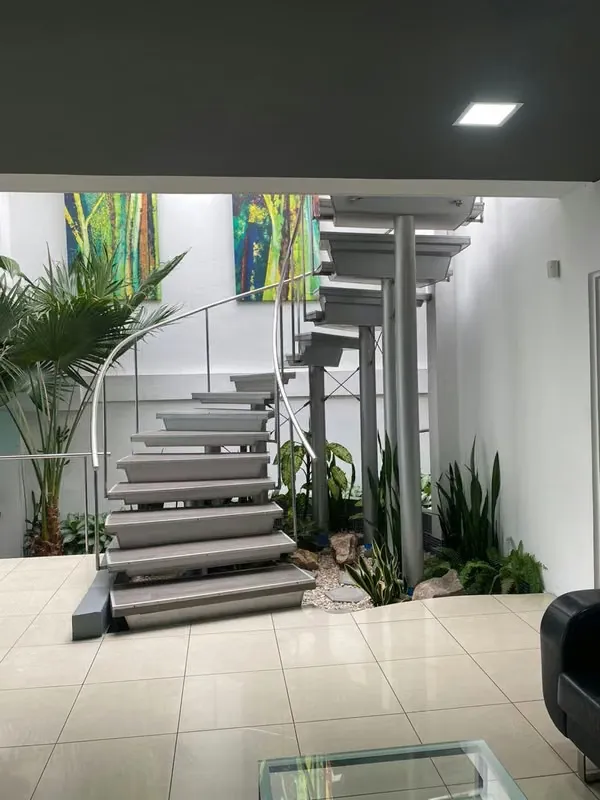 Venta de una amplia propiedad ubicada en los Yoses San José, ideal para oficinas de profesionales independientes, clinica de especialidades médicas, agencia de publicidad, entre otras ..., photo 4