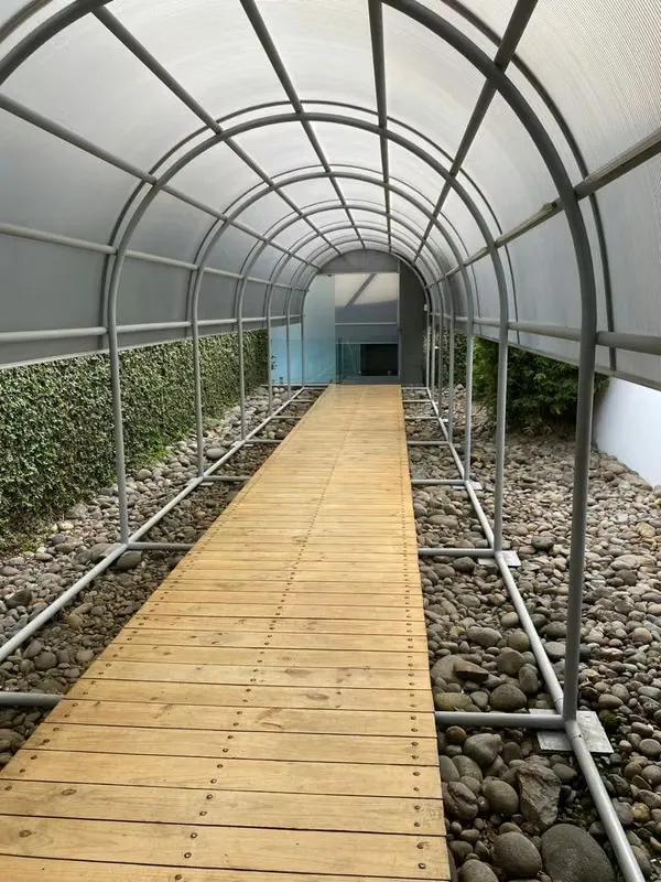 Venta de una amplia propiedad ubicada en los Yoses San José, ideal para oficinas de profesionales independientes, clinica de especialidades médicas, agencia de publicidad, entre otras ..., photo 7