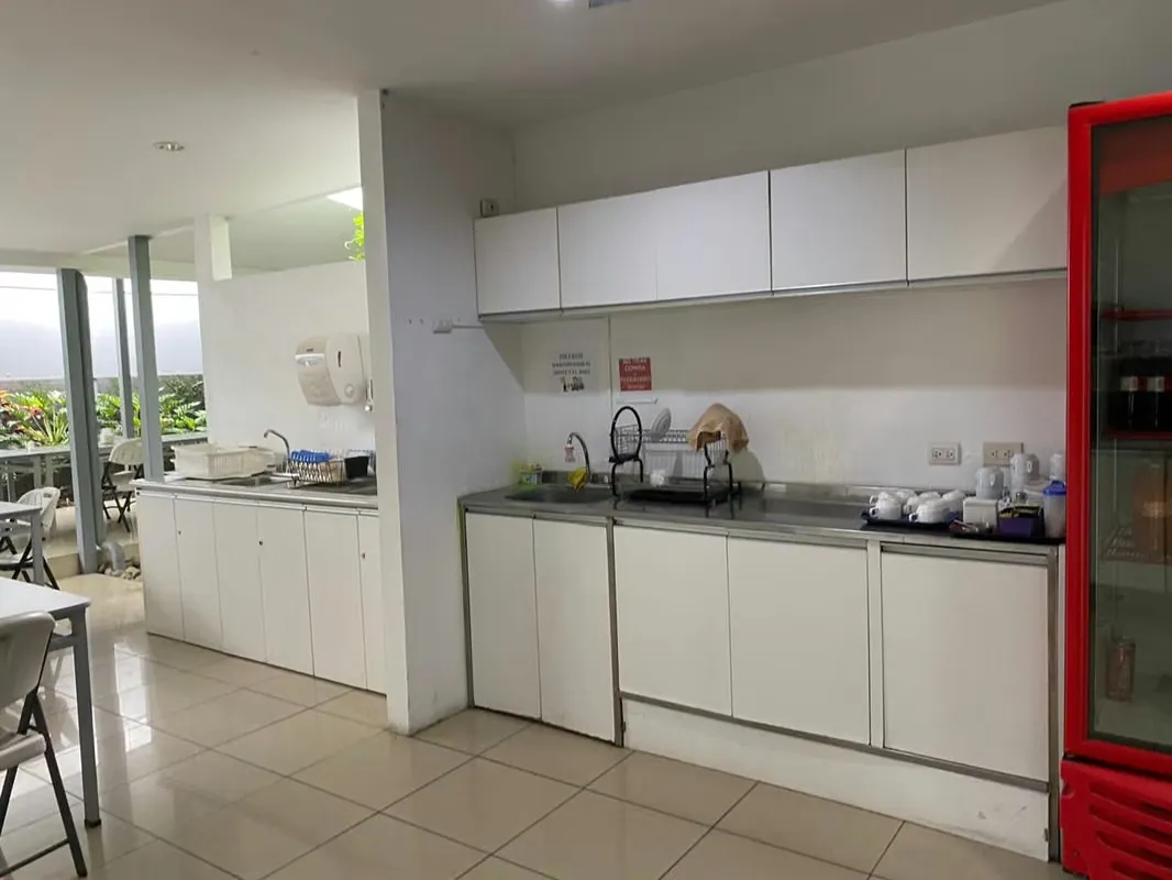 Venta de una amplia propiedad ubicada en los Yoses San José, ideal para oficinas de profesionales independientes, clinica de especialidades médicas, agencia de publicidad, entre otras ..., photo 8