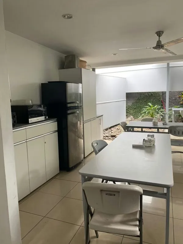 Venta de una amplia propiedad ubicada en los Yoses San José, ideal para oficinas de profesionales independientes, clinica de especialidades médicas, agencia de publicidad, entre otras ..., photo 9