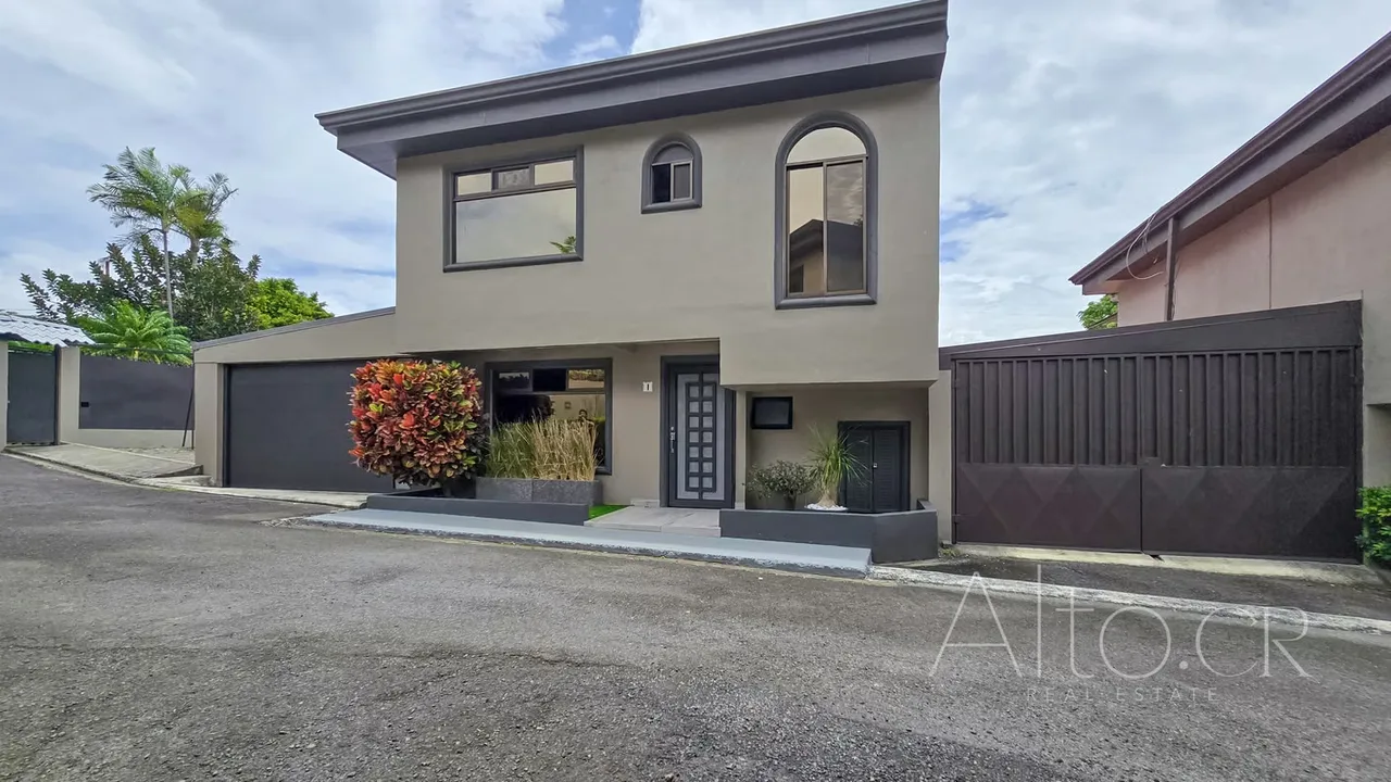 Apartamento en Condominio por Ruta Uno en Barreal de Heredia. Excelente ubicación en 4to piso con areas sociales completas, linda vista, para estrenar, fotos apartamento modelo mismo ...