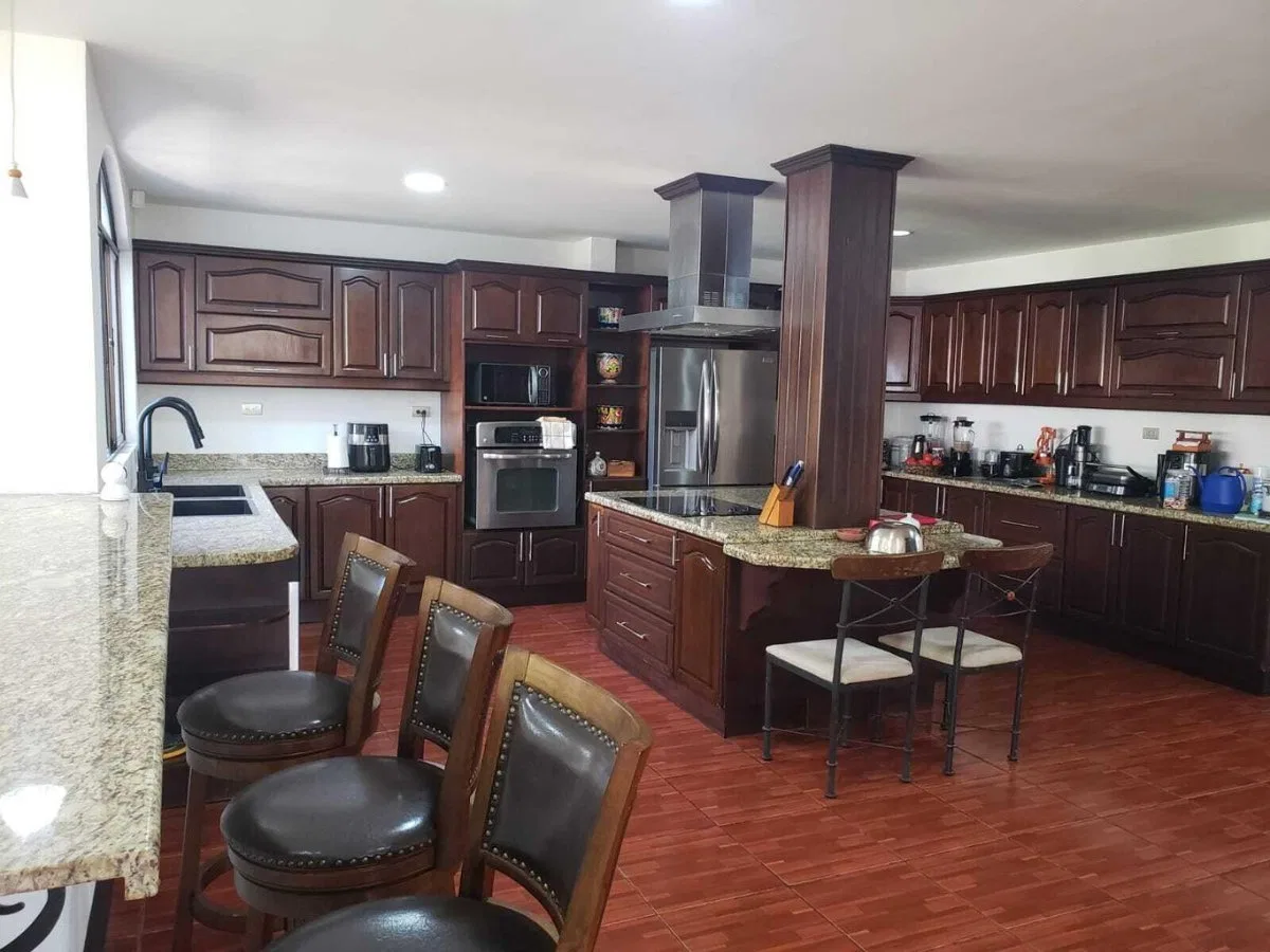 Se alquila casa en Piedades Santa Ana 26-1274 - Alquiler / Renta en Santa Ana