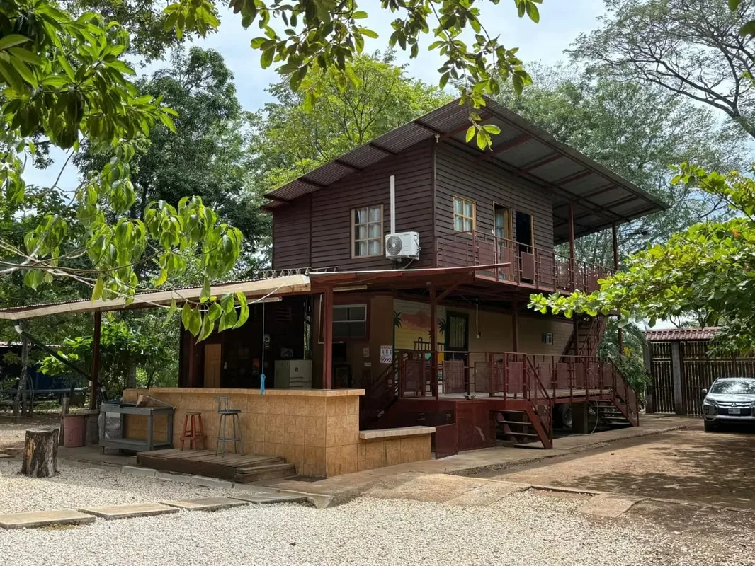 Una propiedad diferente, rodeada de naturaleza y con excelente potencial para vivienda, casa vacacional o inversión para alquiler.