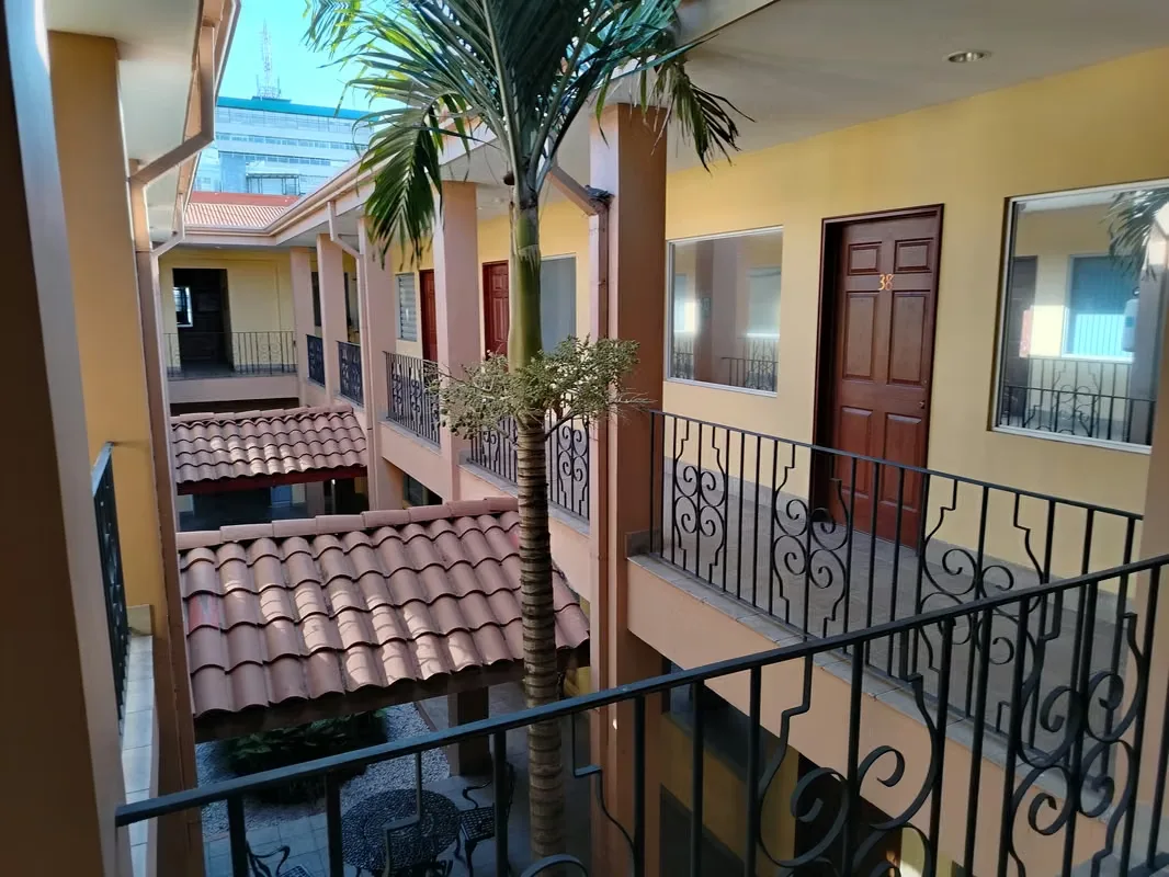 It sells building located in Paseo Colón, in a high value area, near banks, government entities, restaurants, parks, bus stop, etc., photo 2
