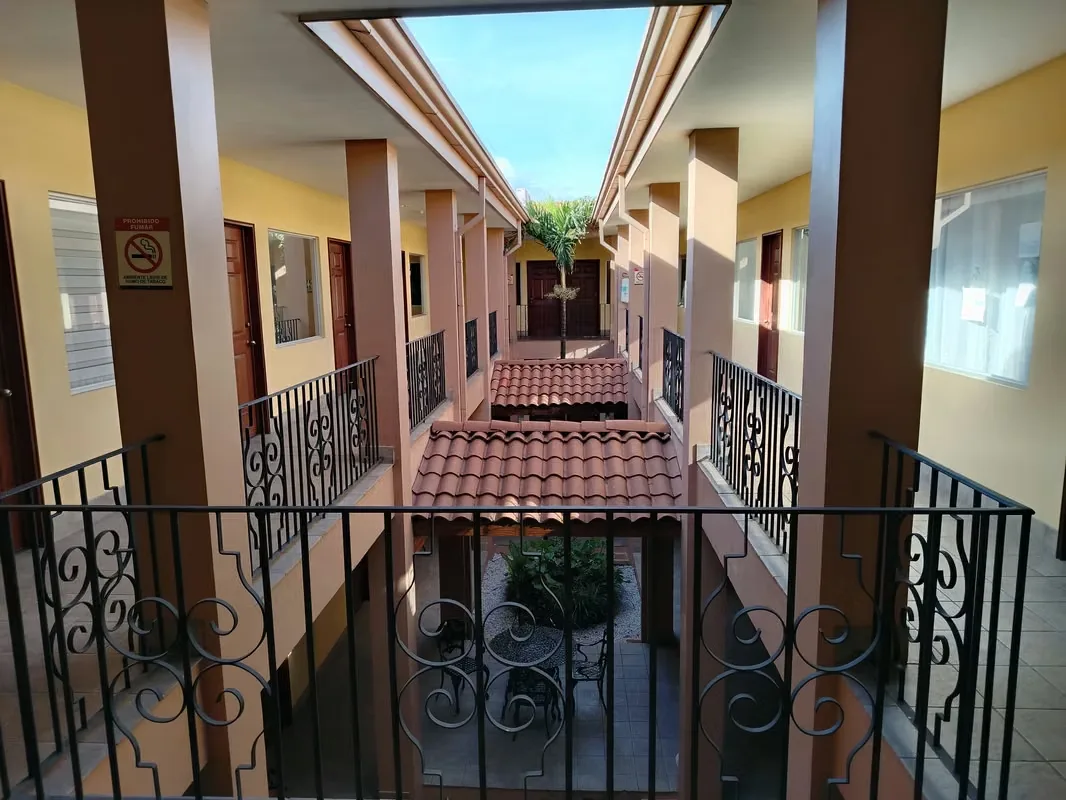 It sells building located in Paseo Colón, in a high value area, near banks, government entities, restaurants, parks, bus stop, etc., photo 12