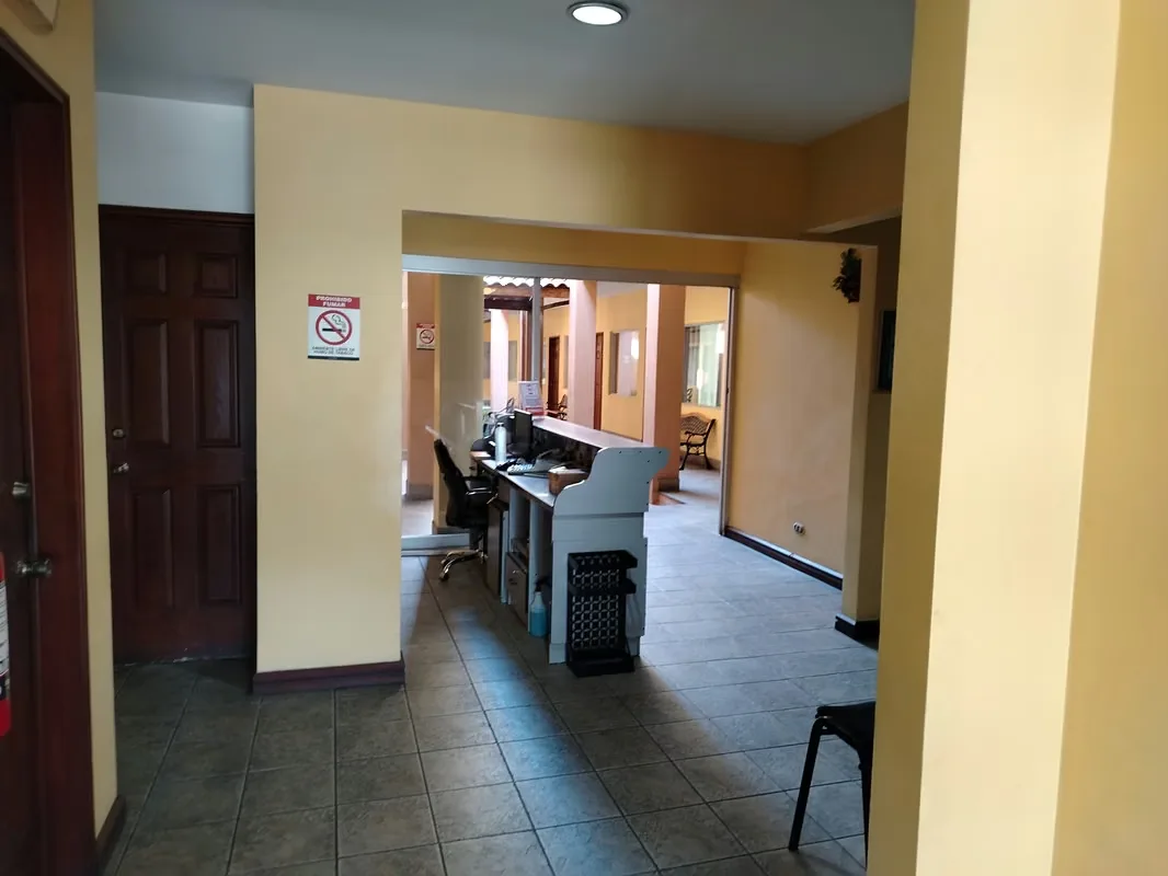 It sells building located in Paseo Colón, in a high value area, near banks, government entities, restaurants, parks, bus stop, etc., photo 3
