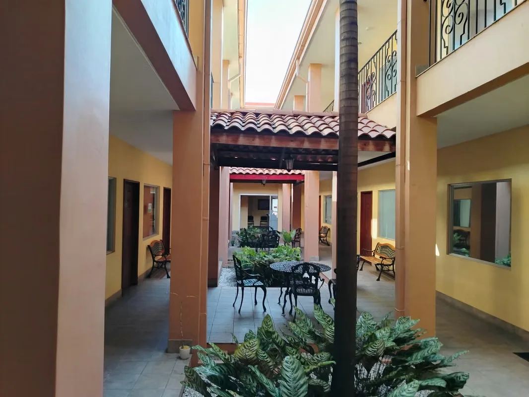 It sells building located in Paseo Colón, in a high value area, near banks, government entities, restaurants, parks, bus stop, etc., photo 5