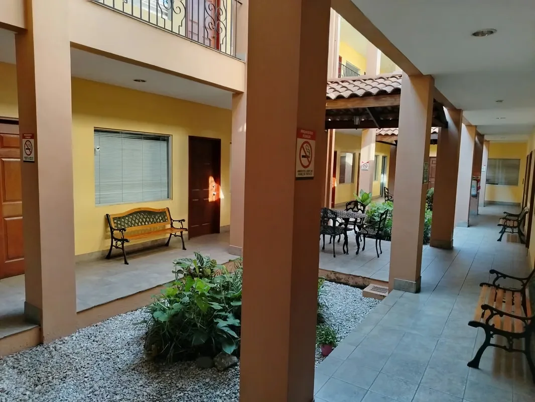 It sells building located in Paseo Colón, in a high value area, near banks, government entities, restaurants, parks, bus stop, etc., photo 7