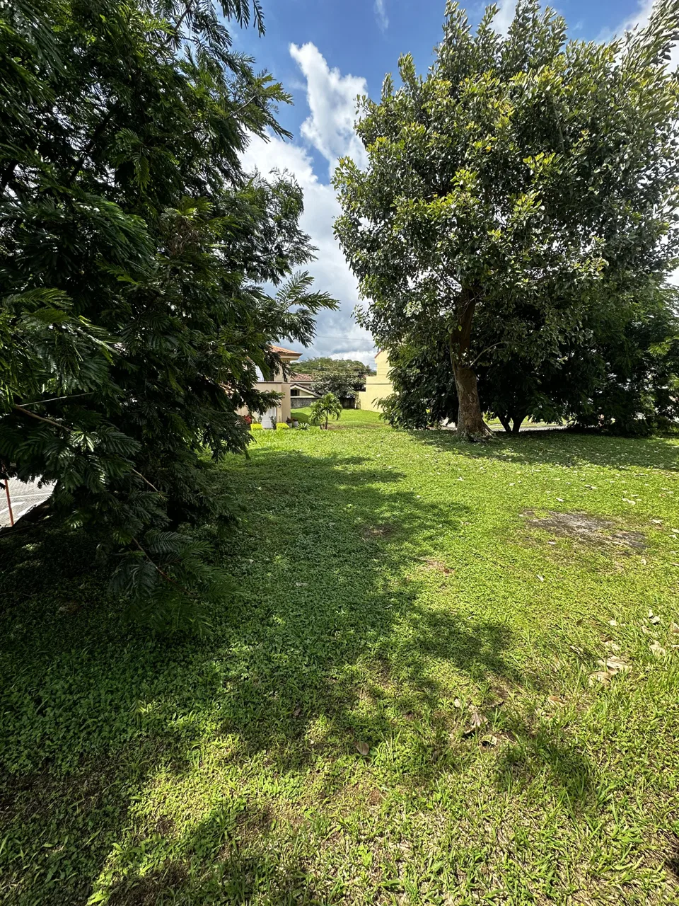Lote en condominio Bosque Alto
