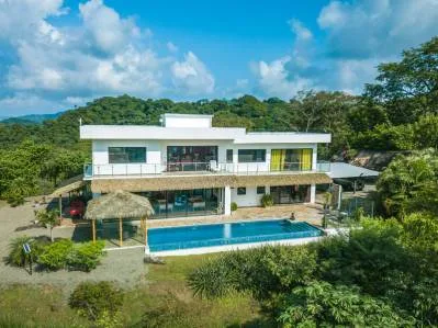 Exclusiva Casa de Lujo en Tamarindo – Villa Oasis con Increible Potencial de Desarrollo en 10 Acres