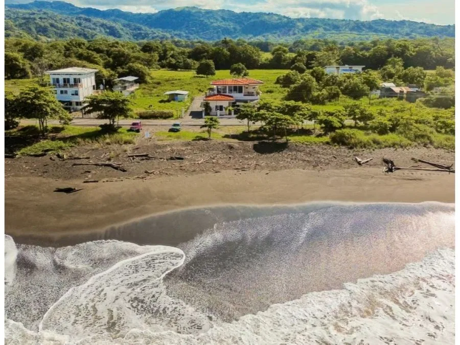 Casa de Lujo Frente al Mar con Piscina Privada en Playa Hermosa