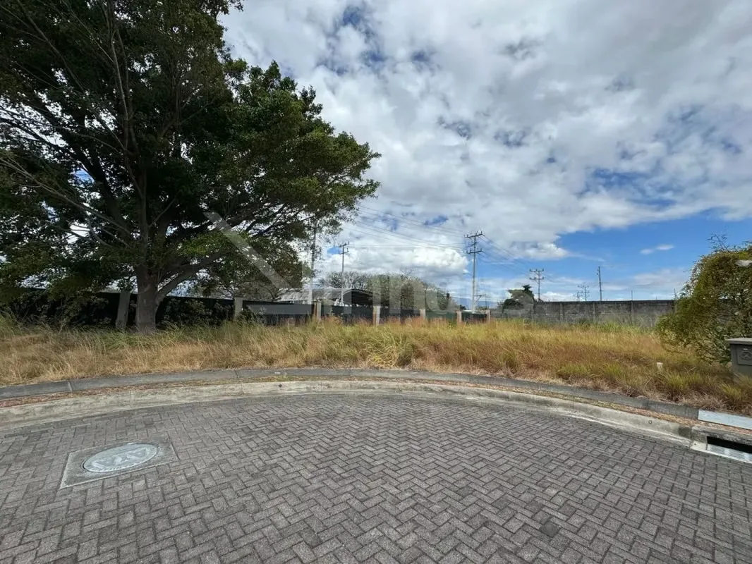 For sale fully flat lot in condo in Lindora, Santa Ana.
