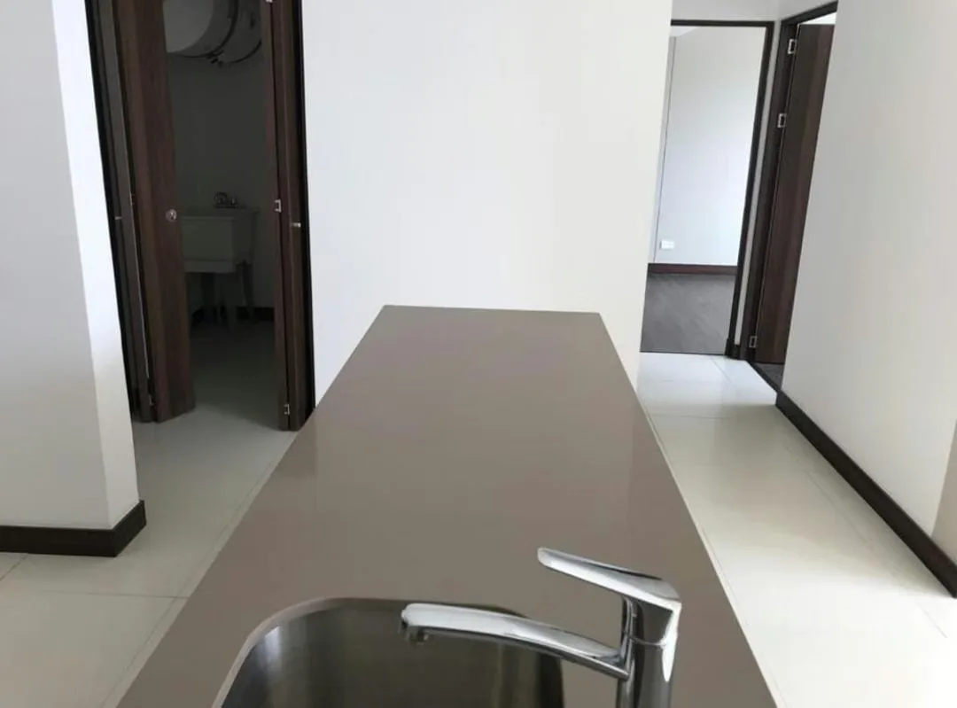 Ubicado en un piso alto, para deleitarse con las mejores vitas de la ciudad, amenidades inigualables y acabados ...