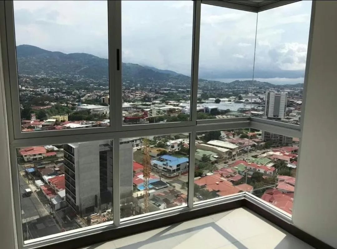 Ubicado en un piso alto, para deleitarse con las mejores vitas de la ciudad, amenidades inigualables y acabados ..., photo 5