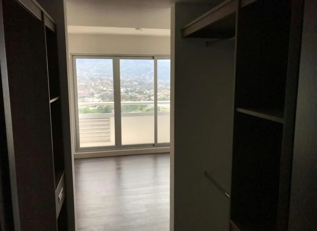 Ubicado en un piso alto, para deleitarse con las mejores vitas de la ciudad, amenidades inigualables y acabados ..., photo 9