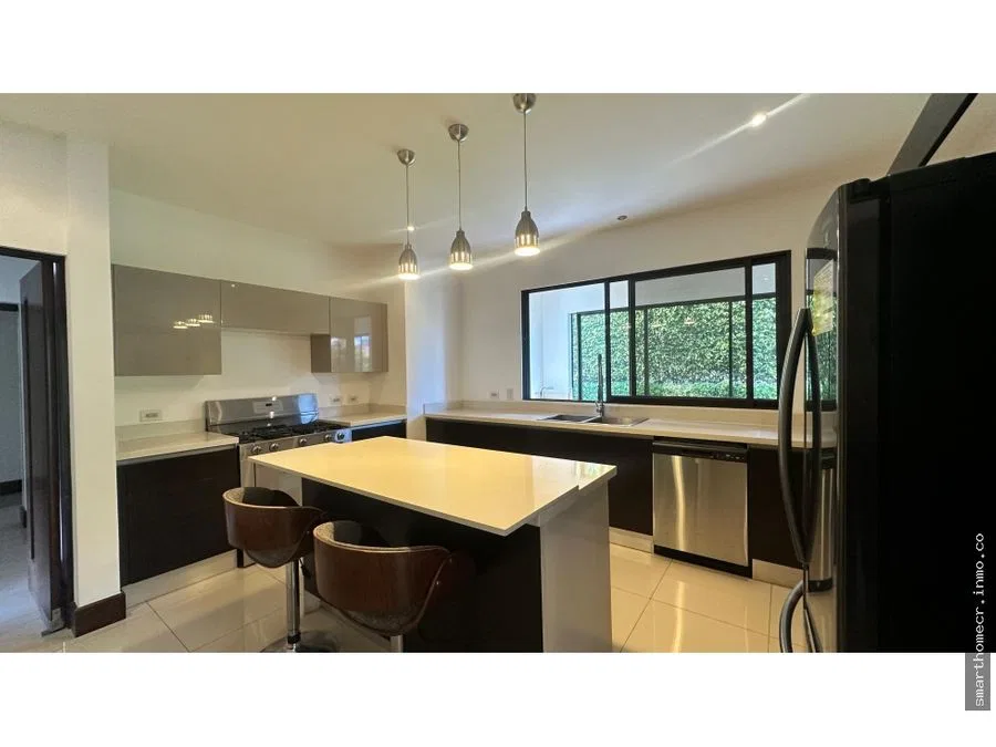 ALQUILER DE CASA EN LOMAS DEL VALLE*