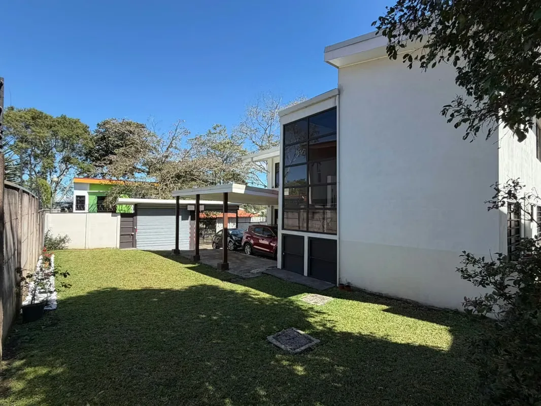 Are you looking for an asset that generates income from day one? This 370 m² (approx. 4,000 sq. ft.) property is the perfect blend of functional design and strategic ..., photo 7