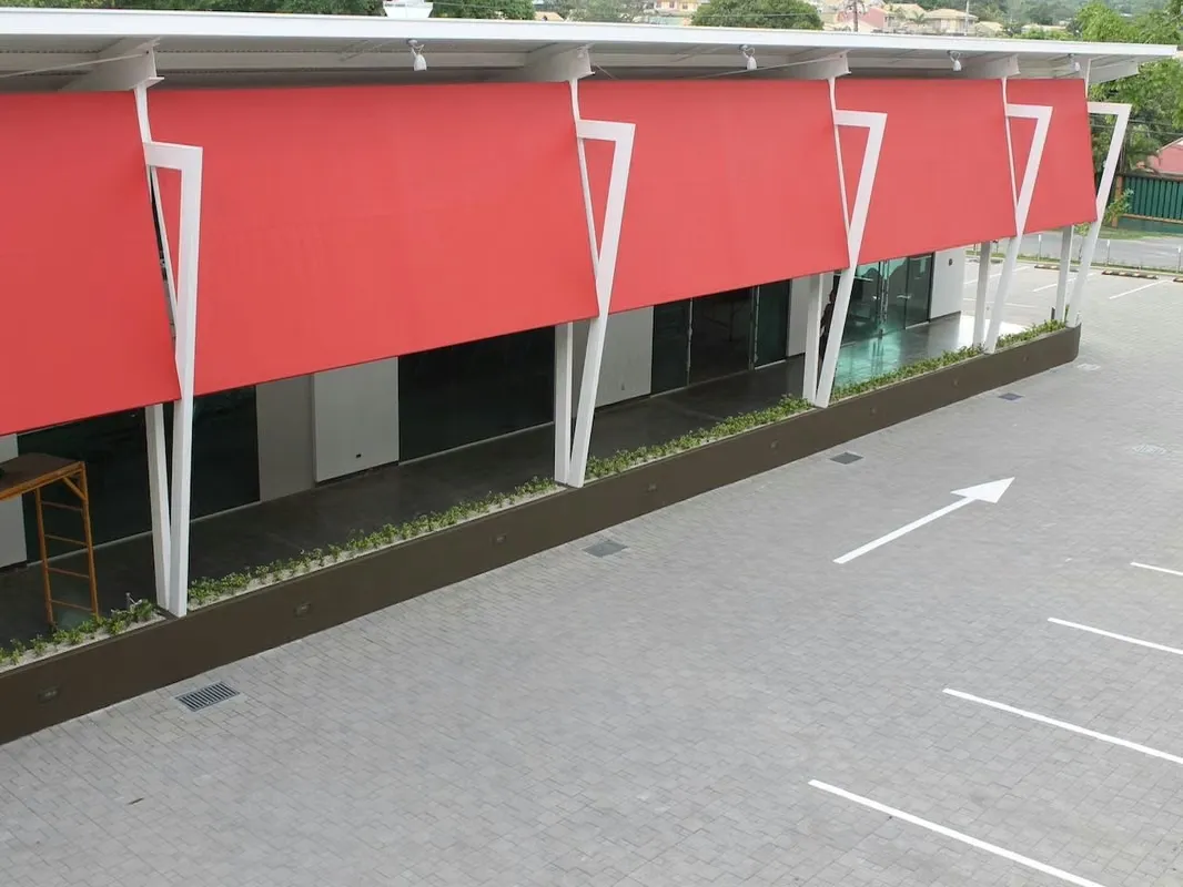 This plaza boasts an excellent location, very close to downtown Ciudad Colón. Located on a main street, it offers easy access and plenty of exposure to the area's heavy traffic., photo 3