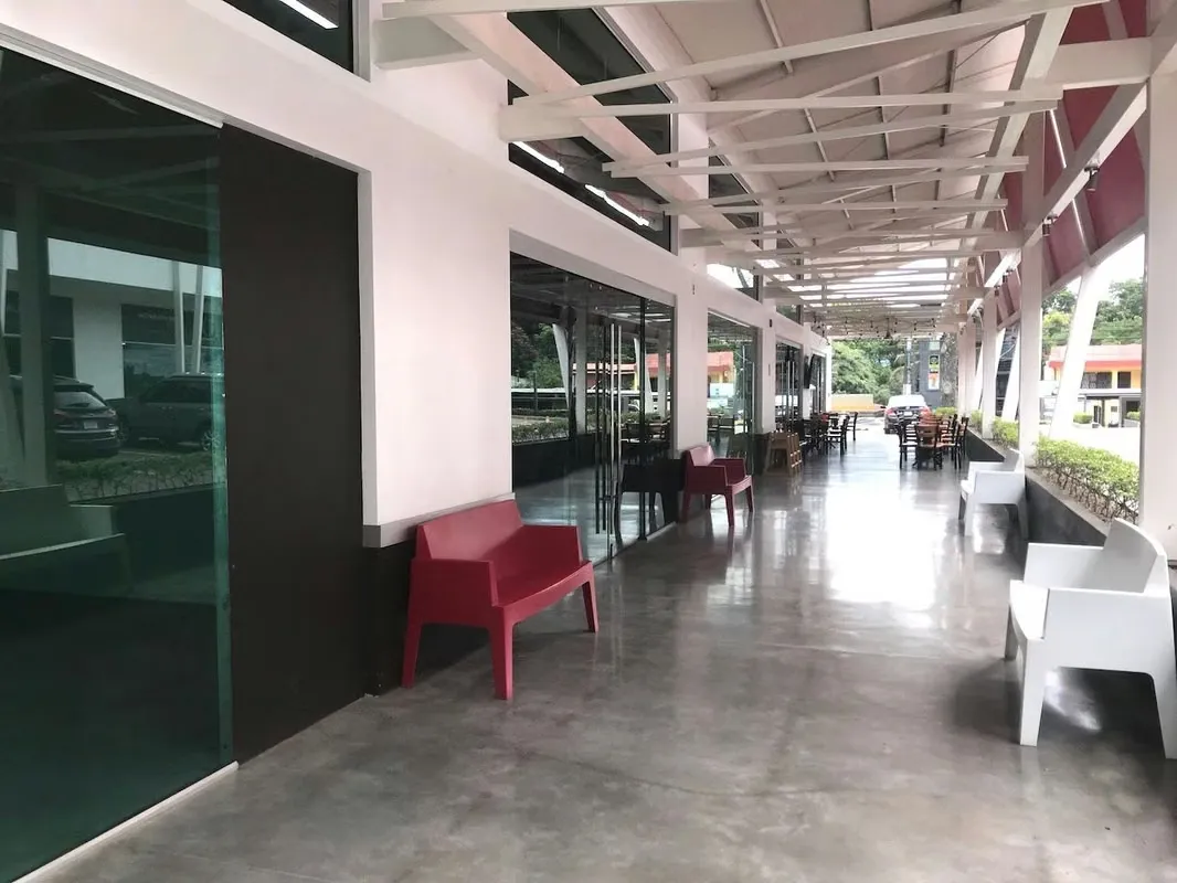 This plaza boasts an excellent location, very close to downtown Ciudad Colón. Located on a main street, it offers easy access and plenty of exposure to the area's heavy traffic., photo 4