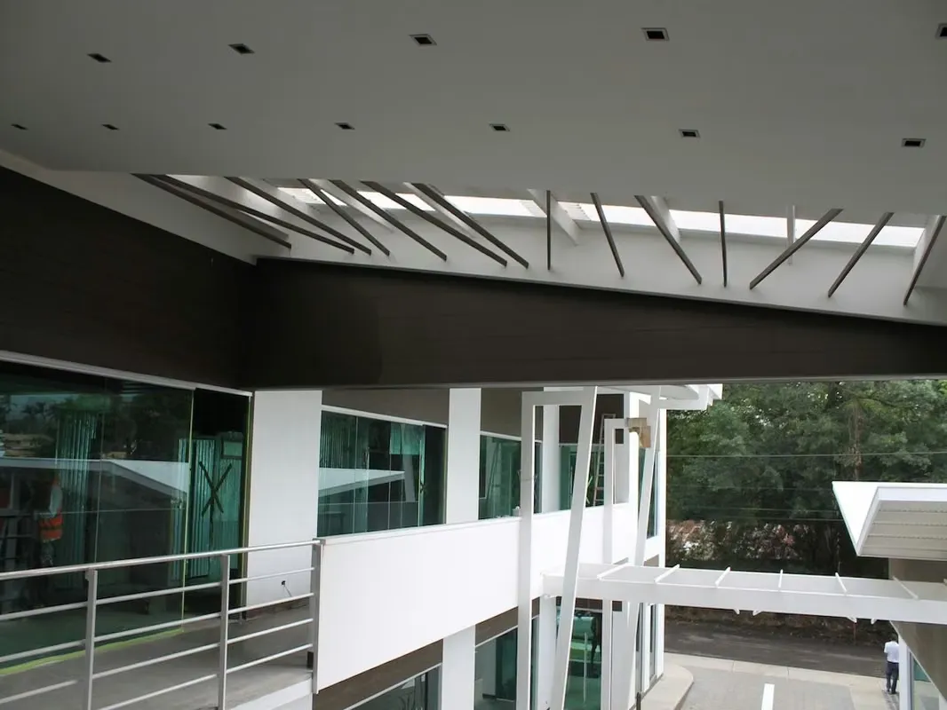 This plaza boasts an excellent location, very close to downtown Ciudad Colón. Located on a main street, it offers easy access and plenty of exposure to the area's heavy traffic., photo 6