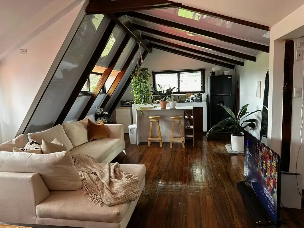 Un espacio único que combina el encanto de un apartamento tipo estudio con pisos de madera natural con una vista ..., photo 2