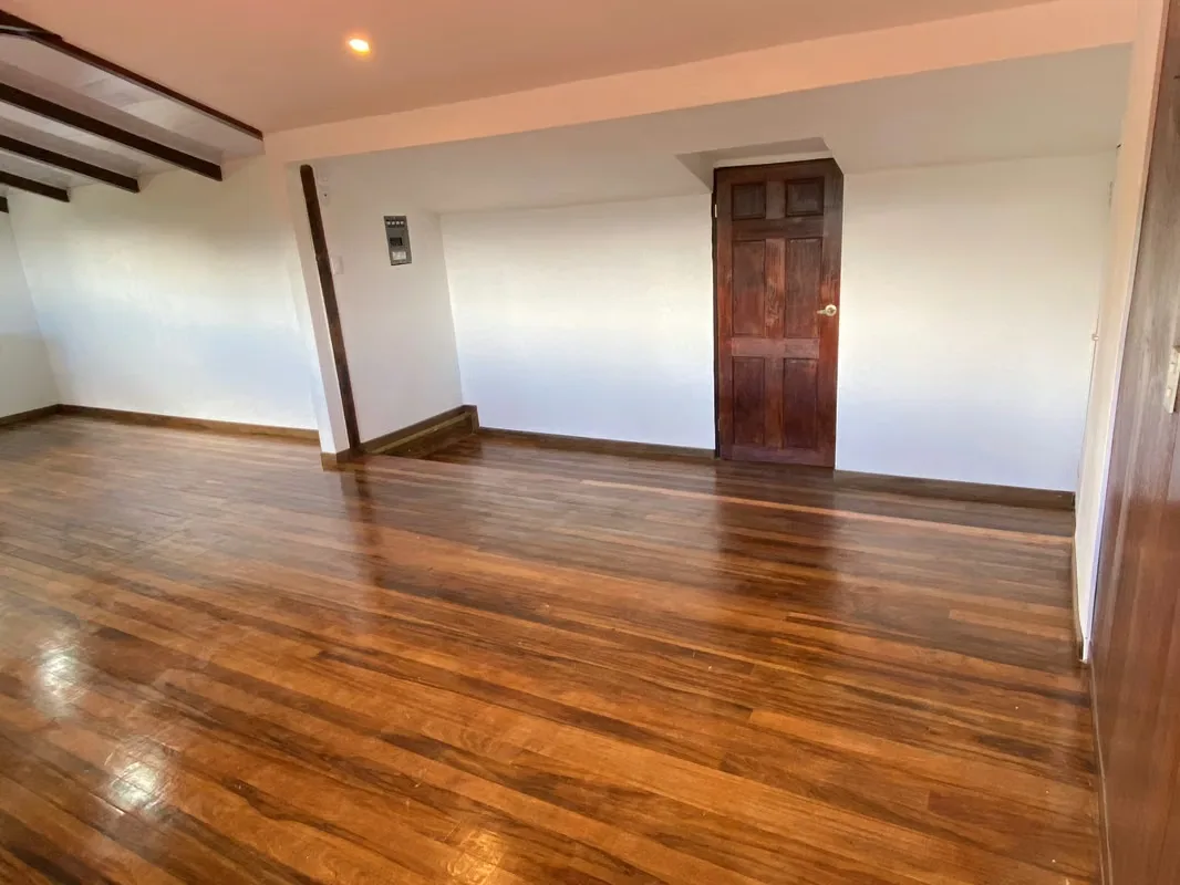 Un espacio único que combina el encanto de un apartamento tipo estudio con pisos de madera natural con una vista ..., photo 3