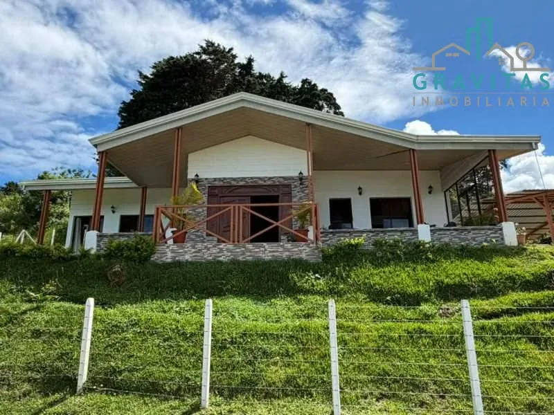 Se vende casa de 3 habitaciones ubicada en San Vicente, a tan solo 15 minutos de Ciudad Quesada centro, ideal para quienes buscan privacidad y clima fresco. Cuenta con las siguientes ...