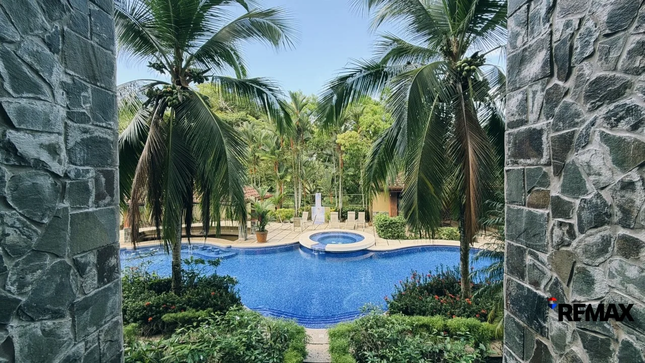 Tropical Condo Minutes from Jacó Beach