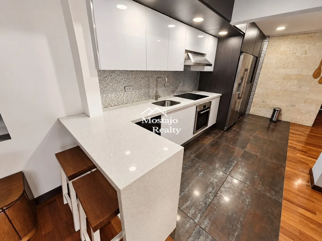 Alquiler de casa elegante, Condominio Bello Horizonte, Escazú