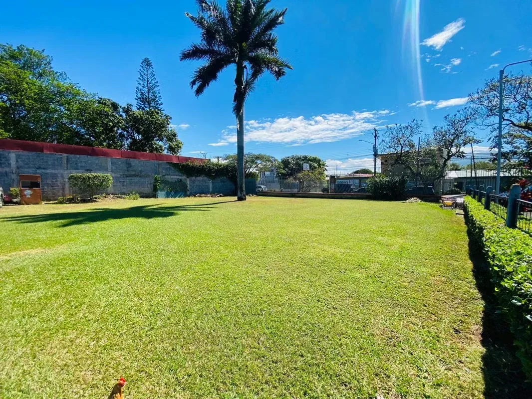 VENTA DE LOTE CON USO MIXTO Y SOBRE CALLE PRINCIPAL | SAN ANTONIO DE BELÉN 500 m² · Frente vía principal · Uso comercial · Uso residencial · ...
