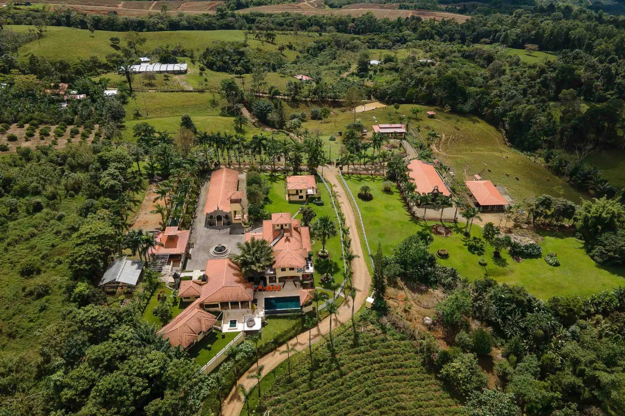PREMIER LUXURY ESTATE RANCHO VILLA VERDE A FAMILY COMPOUND / BOUTIQUE HOTEL STYLE – 107.95 ACRES