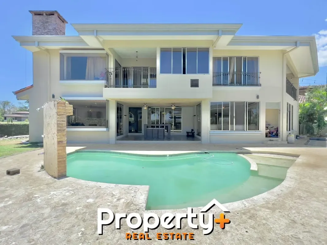 Located within Los Reyes, one of La Guácima’s most established residential communities, this spacious home offers an appealing combination of privacy, generous living areas, private ...