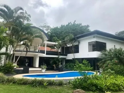 House for sale in Escazú – Mixed-use – $1,500.000 – Near Multiplaza – Owner financing available.