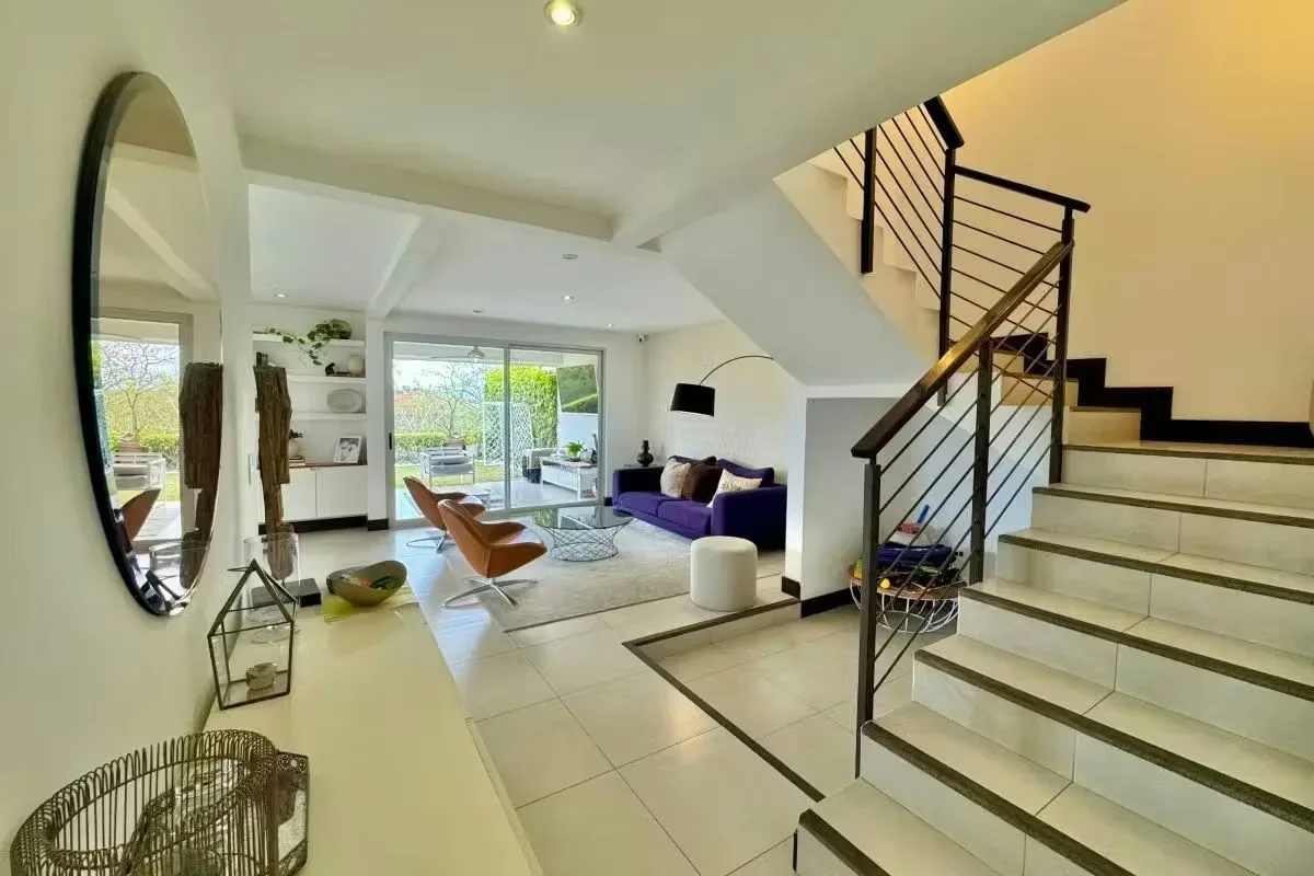 Descubra una casa diseñada para disfrutar diferentes ambientes en cada nivel, dentro del ..., photo 8